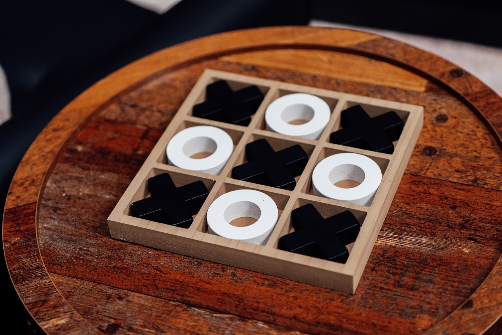 Noughts and crosses on the barrel table